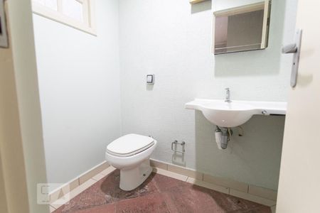 Casa à venda com 500m², 4 quartos e 4 vagasBanheiro de serviço