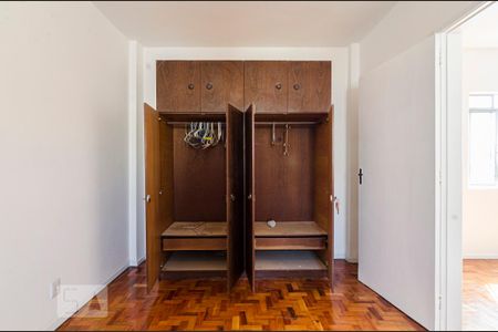 Apartamento para alugar com 63m², 1 quarto e sem vagaQuarto - Armários
