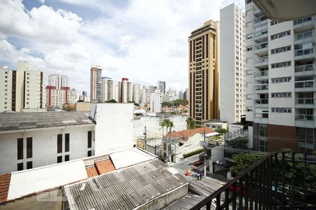 Sacada (Vista) de apartamento para alugar com 2 quartos, 138m² em Aclimação, São Paulo