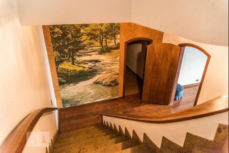 Casa à venda com 700m², 4 quartos e 5 vagasEscada Acesso Piscina