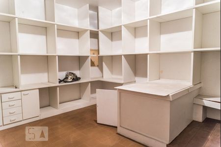 Casa à venda com 700m², 4 quartos e 5 vagasDepósito