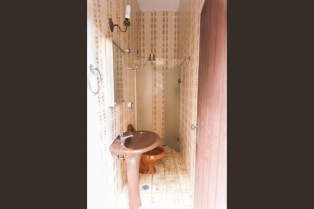 Casa à venda com 700m², 4 quartos e 5 vagasBanheiro de Serviço