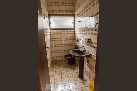 Casa à venda com 700m², 4 quartos e 5 vagasBanheiro Externo