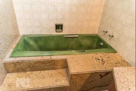 Casa à venda com 700m², 4 quartos e 5 vagasBanheira