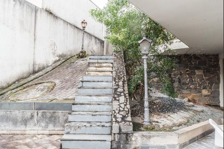 Casa à venda com 700m², 4 quartos e 5 vagasEscada acesso  piscina