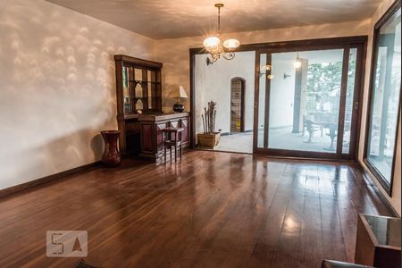 Casa à venda com 700m², 4 quartos e 5 vagasSalão de Festas