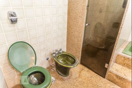 Casa à venda com 700m², 4 quartos e 5 vagasBanheiro suite 4