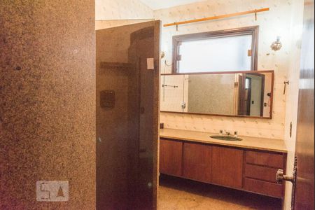 Casa à venda com 700m², 4 quartos e 5 vagasBanheiro suite 3