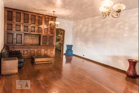 Casa à venda com 700m², 4 quartos e 5 vagasSalão de Festas