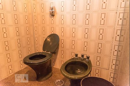 Casa à venda com 700m², 4 quartos e 5 vagasBanheiro suite 1