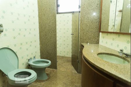 Casa à venda com 700m², 4 quartos e 5 vagasBanheiro