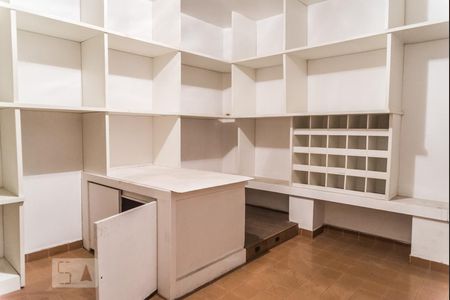 Casa à venda com 700m², 4 quartos e 5 vagasDepósito