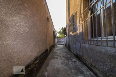 Corredor de acesso ao Quintal de apartamento para alugar com 3 quartos, 80m² em Braz de Pina, Rio de Janeiro