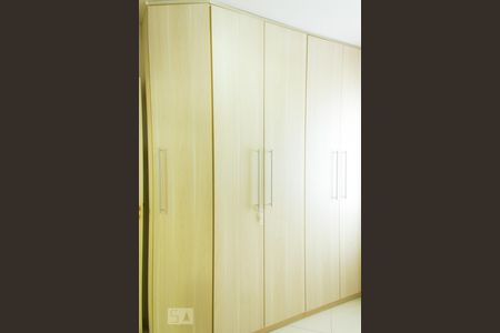 Apartamento à venda com 90m², 3 quartos e 2 vagasQuarto 2 - Armários