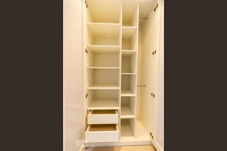 Apartamento à venda com 47m², 2 quartos e 1 vaga Apartamento à venda com 47m², 2 quartos e 1 vagaSuíte - Armários