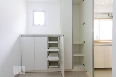 Apartamento à venda com 47m², 2 quartos e 1 vaga Apartamento à venda com 47m², 2 quartos e 1 vagaQuarto de Serviço - Armários