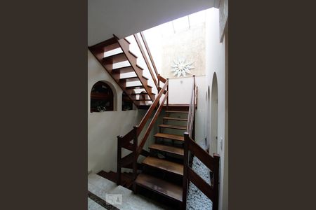 Escada de casa à venda com 4 quartos, 365m² em Jardim Maia, Guarulhos