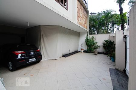 Casa à venda com 365m², 4 quartos e 5 vagas Casa à venda com 365m², 4 quartos e 5 vagasGaragem
