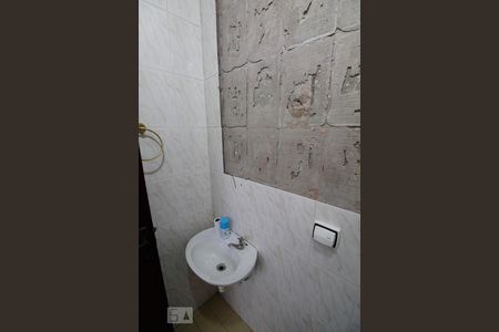 Casa à venda com 365m², 4 quartos e 5 vagas Casa à venda com 365m², 4 quartos e 5 vagasBanheiro de Serviço