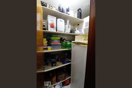 Casa à venda com 365m², 4 quartos e 5 vagas Casa à venda com 365m², 4 quartos e 5 vagasDespensa