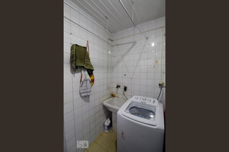 Casa à venda com 365m², 4 quartos e 5 vagas Casa à venda com 365m², 4 quartos e 5 vagasÁrea de Serviço