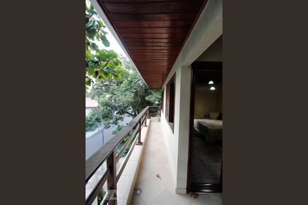 Casa à venda com 365m², 4 quartos e 5 vagas Casa à venda com 365m², 4 quartos e 5 vagasVaranda da Suíte 2