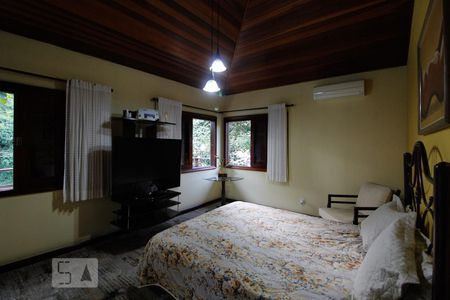 Casa à venda com 365m², 4 quartos e 5 vagas Casa à venda com 365m², 4 quartos e 5 vagasSuíte 2