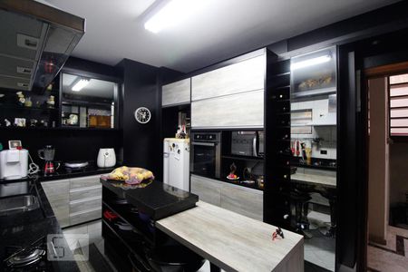 Casa à venda com 365m², 4 quartos e 5 vagas Casa à venda com 365m², 4 quartos e 5 vagasCozinha