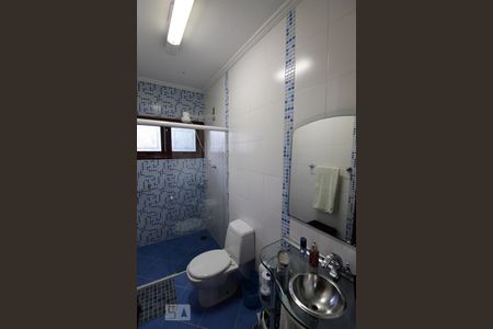 Casa à venda com 365m², 4 quartos e 5 vagas Casa à venda com 365m², 4 quartos e 5 vagasBanheiro da Suíte 4