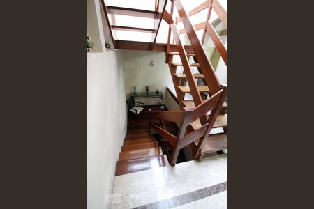 Casa à venda com 365m², 4 quartos e 5 vagas Casa à venda com 365m², 4 quartos e 5 vagasAcesso à garagem