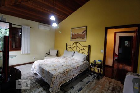 Casa à venda com 365m², 4 quartos e 5 vagas Casa à venda com 365m², 4 quartos e 5 vagasSuíte 2