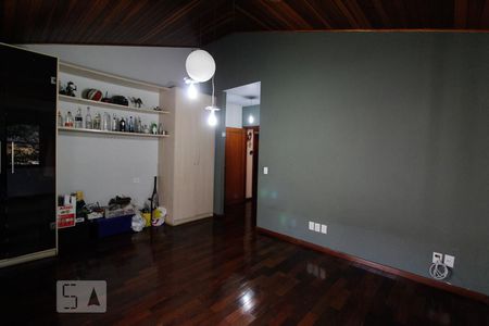 Casa à venda com 365m², 4 quartos e 5 vagas Casa à venda com 365m², 4 quartos e 5 vagasSuíte 4