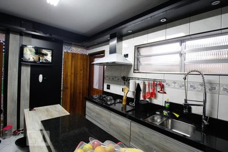 Casa à venda com 365m², 4 quartos e 5 vagas Casa à venda com 365m², 4 quartos e 5 vagasCozinha