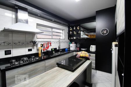 Casa à venda com 365m², 4 quartos e 5 vagas Casa à venda com 365m², 4 quartos e 5 vagasCozinha