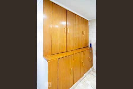 Casa à venda com 200m², 3 quartos e 2 vagas Casa à venda com 200m², 3 quartos e 2 vagasEscritório