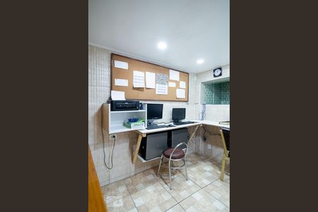 Casa à venda com 200m², 3 quartos e 2 vagas Casa à venda com 200m², 3 quartos e 2 vagasEscritório