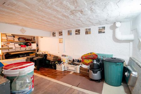 Casa à venda com 200m², 3 quartos e 2 vagas Casa à venda com 200m², 3 quartos e 2 vagasPorão