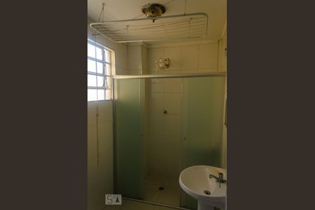 Banheiro de kitnet/studio para alugar com 1 quarto, 43m² em Bela Vista, São Paulo