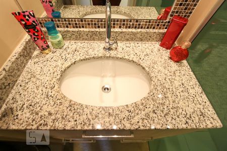 Apartamento à venda com 64m², 2 quartos e 1 vagaBanheiro da suíte - Pia