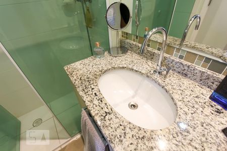 Apartamento à venda com 64m², 2 quartos e 1 vagaBanheiro - Pia