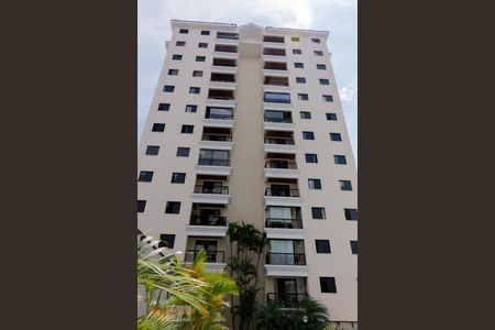 Apartamento para alugar com 74m², 3 quartos e 2 vagas Apartamento para alugar com 74m², 3 quartos e 2 vagasFachada