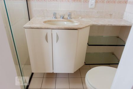 Apartamento para alugar com 74m², 3 quartos e 2 vagas Apartamento para alugar com 74m², 3 quartos e 2 vagasBanheiro da suíte