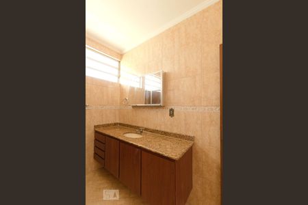 Casa para alugar com 140m², 2 quartos e 2 vagasBanheiro