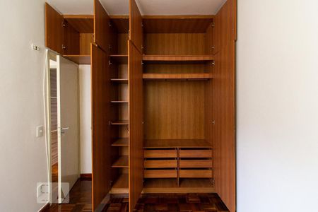 Quarto 1 - Armários de apartamento para alugar com 3 quartos, 60m² em Sagrada Família, Belo Horizonte