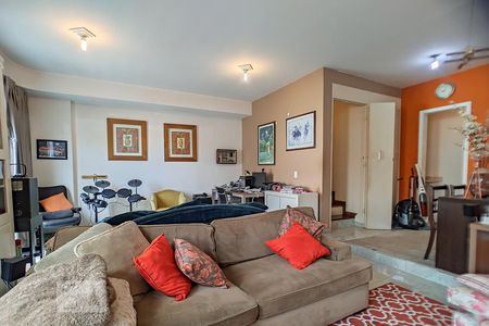 Casa de condomínio para alugar com 339m², 4 quartos e 3 vagasSala de TV