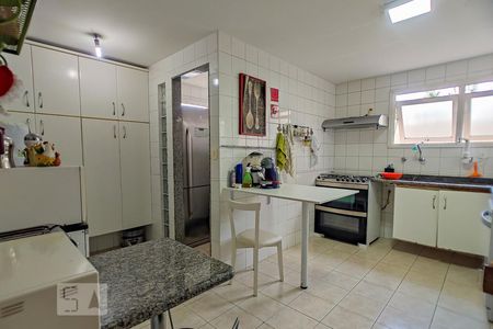 Casa de condomínio para alugar com 339m², 4 quartos e 3 vagasCozinha