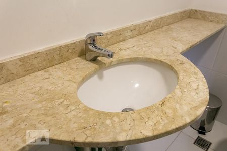 Banheiro - Torneira de apartamento para alugar com 2 quartos, 69m² em Santana, Porto Alegre