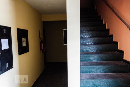 Escada de apartamento para alugar com 1 quarto, 18m² em Jardim Japão, São Paulo