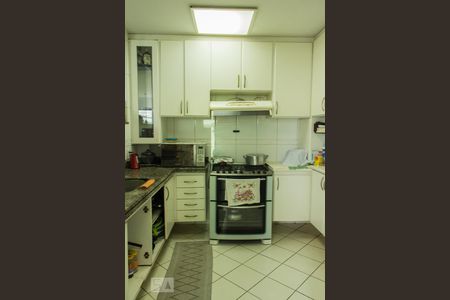 Casa de condomínio para alugar com 400m², 4 quartos e 4 vagas Casa de condomínio para alugar com 400m², 4 quartos e 4 vagasCozinha