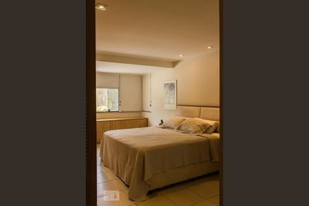 Casa de condomínio para alugar com 400m², 4 quartos e 4 vagas Casa de condomínio para alugar com 400m², 4 quartos e 4 vagasSuíte 2